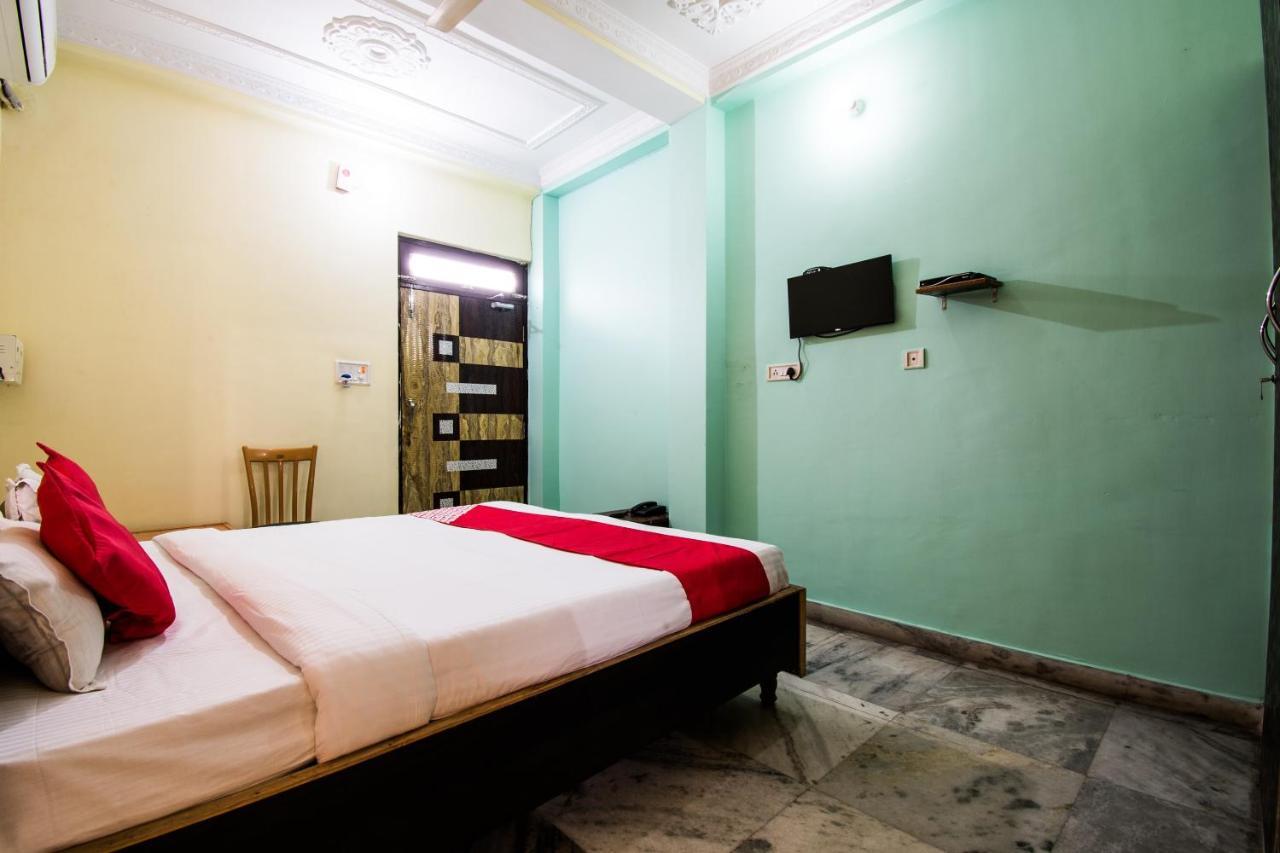 Oyo 24087 Viraj Hotel Danapur Room photo