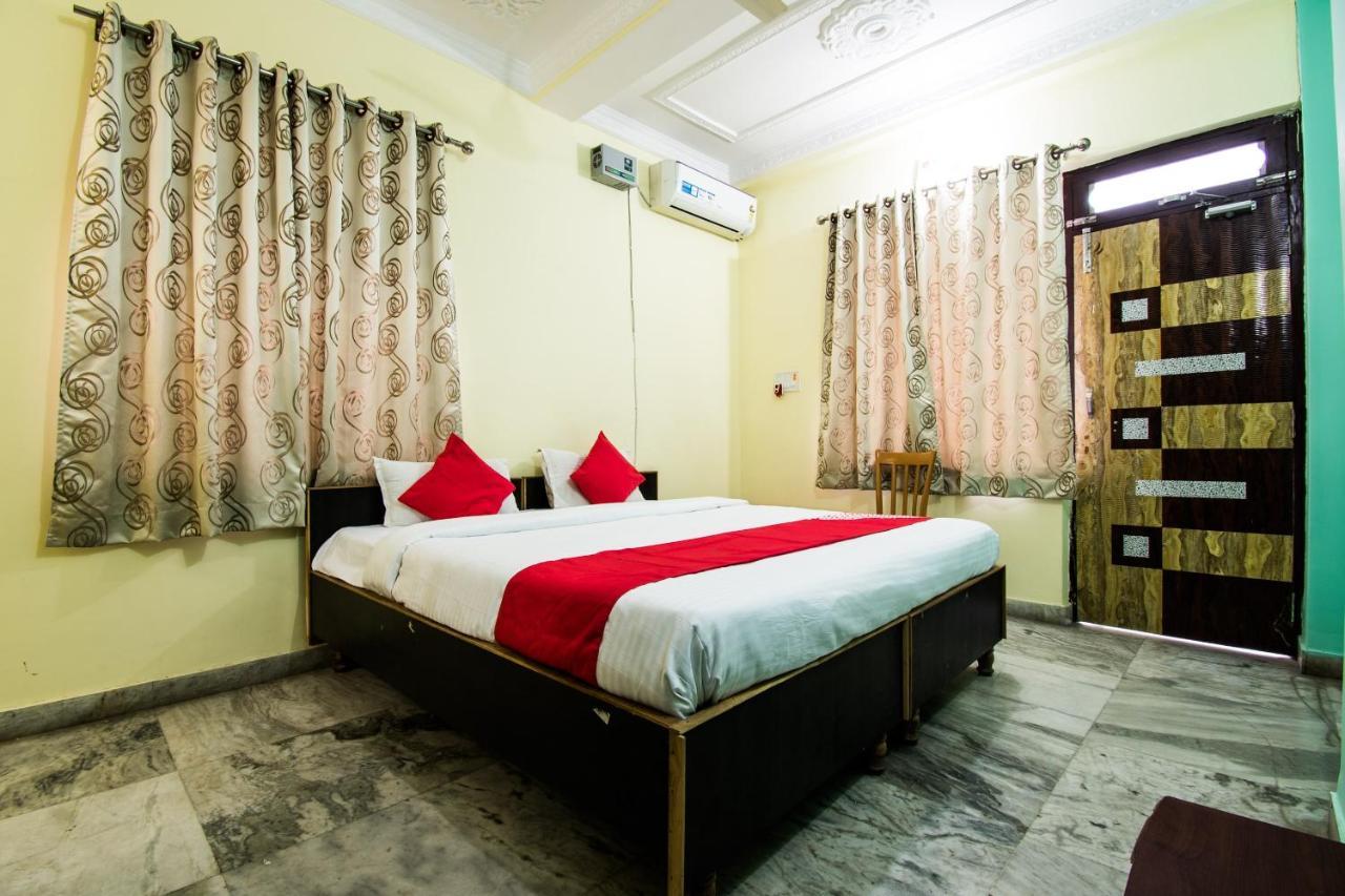 Oyo 24087 Viraj Hotel Danapur Exterior photo